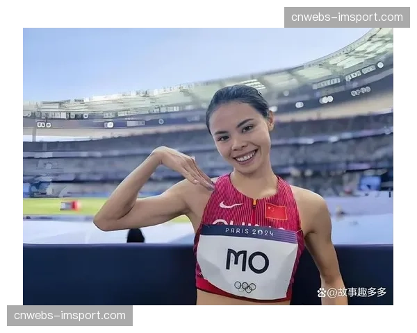 终点触壁后,她看向大屏幕,确认自己以0.01秒优势获得奥运资格 终点触壁后,她看向大屏幕,确认自己以0.01秒优势获得奥运资格