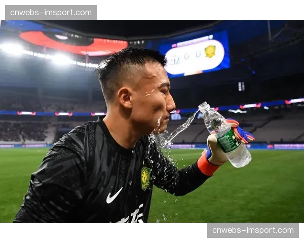 国安官方宣布与主帅苏亚雷斯续约三年,新赛季目标冲击亚冠资格 国安官方宣布与主帅苏亚雷斯续约三年,新赛季目标冲击亚冠资格